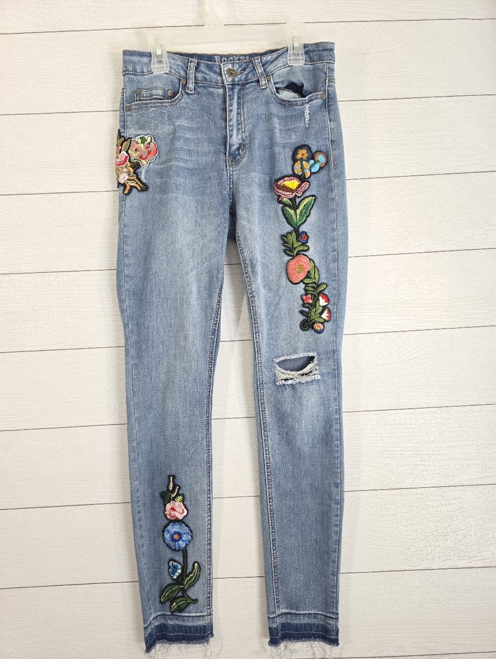 Rocks & Indigo Embroidered Floral Distressed Skinny Jeans 6 / 27